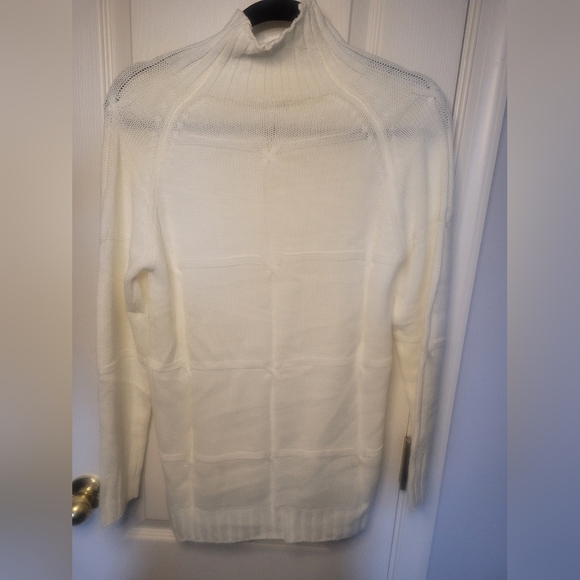 Very Light White Turtleneck Sweater with Vintage Sweater Clips Included! - Picture 3 of 4